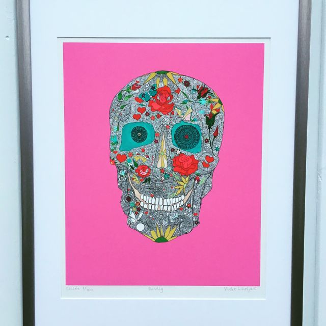 Scully Pink. Gicléetrykk på papir str. 50x70 cm.